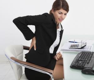 Cómo sentarse bien en el trabajo y evitar dolores de espalda