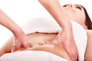 Descubre como reducir cintura mientras disfrutas de un masaje
