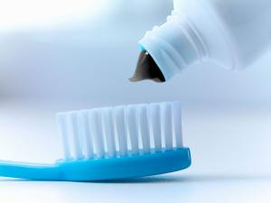 Qué es la sobredosis de dentífrico y cómo evitarla