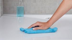 Soluciones antideslizantes para evitar caídas en la ducha