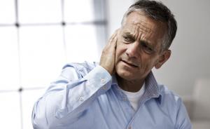 Tinnitus: causas, s&iacute;ntomas y tratamiento