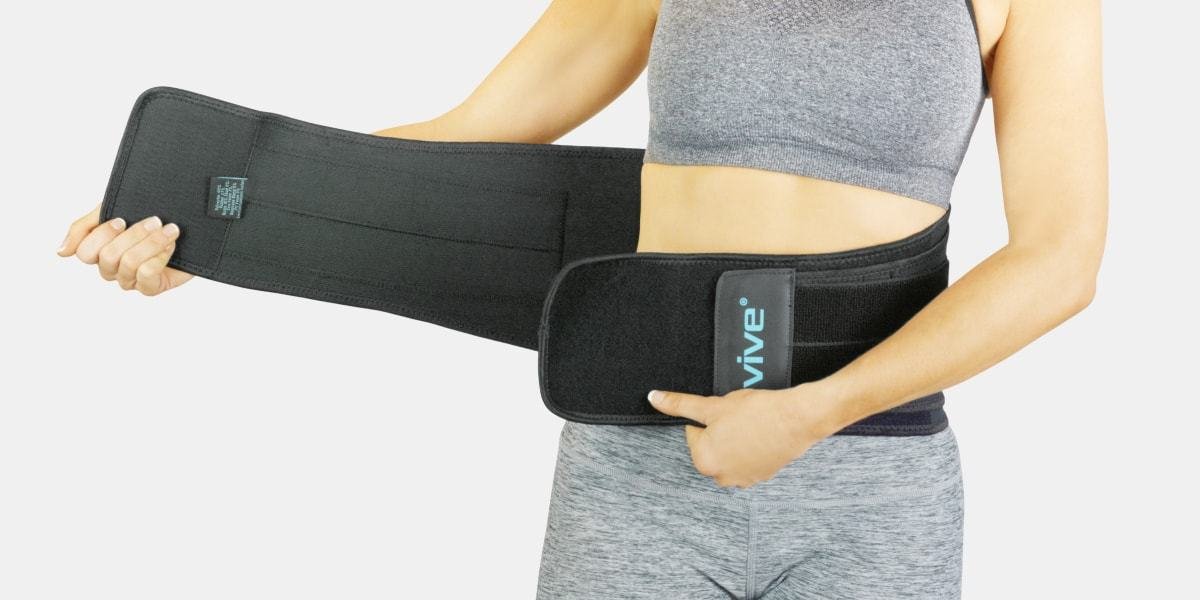 Uso de fajas lumbares para disminuir dolores de espalda.